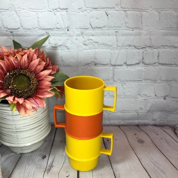 Vintage Tupperware MULTI mug cups - Picture 1 of 4
